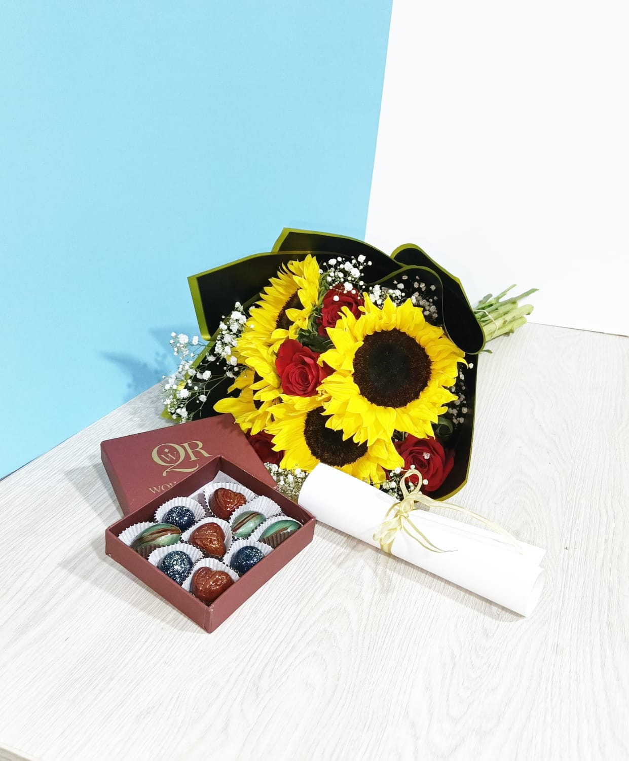 Ramo de 6 rosas y 4 Girasoles 🌹🌻