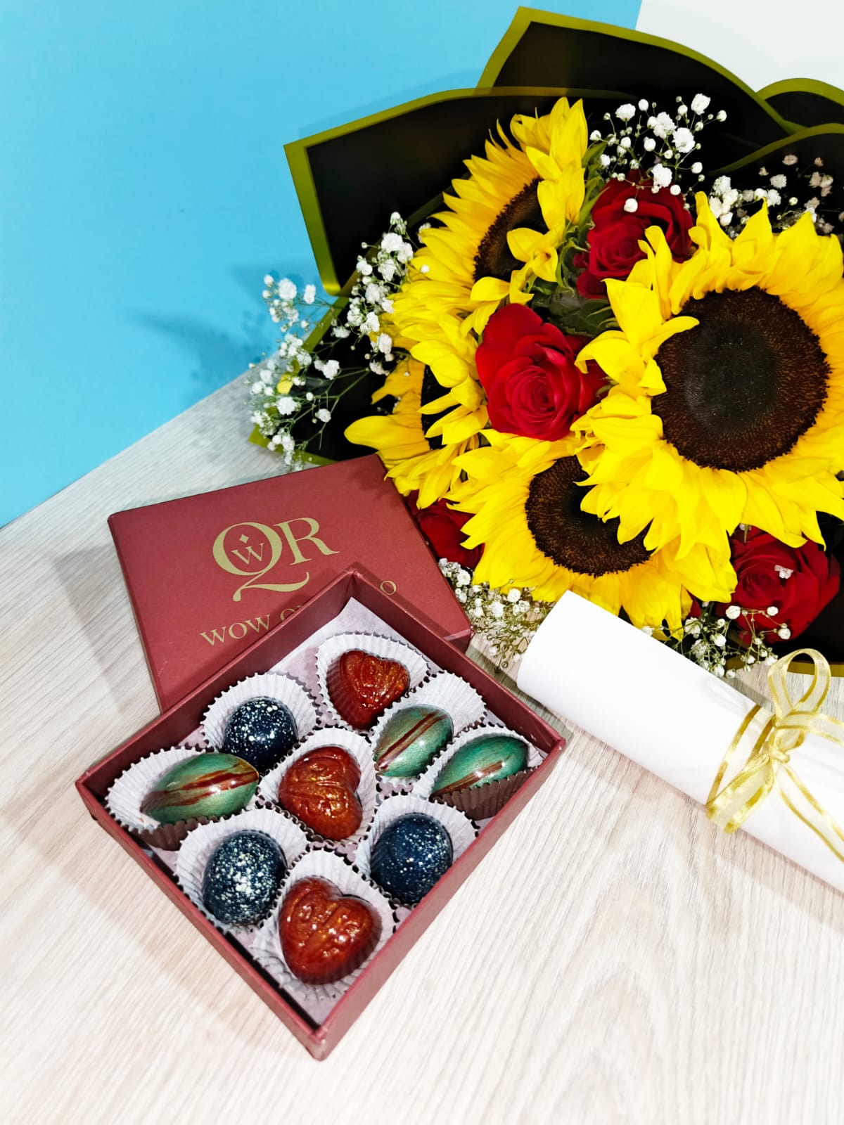 Ramo de 6 rosas y 4 Girasoles 🌹🌻 - Image 2